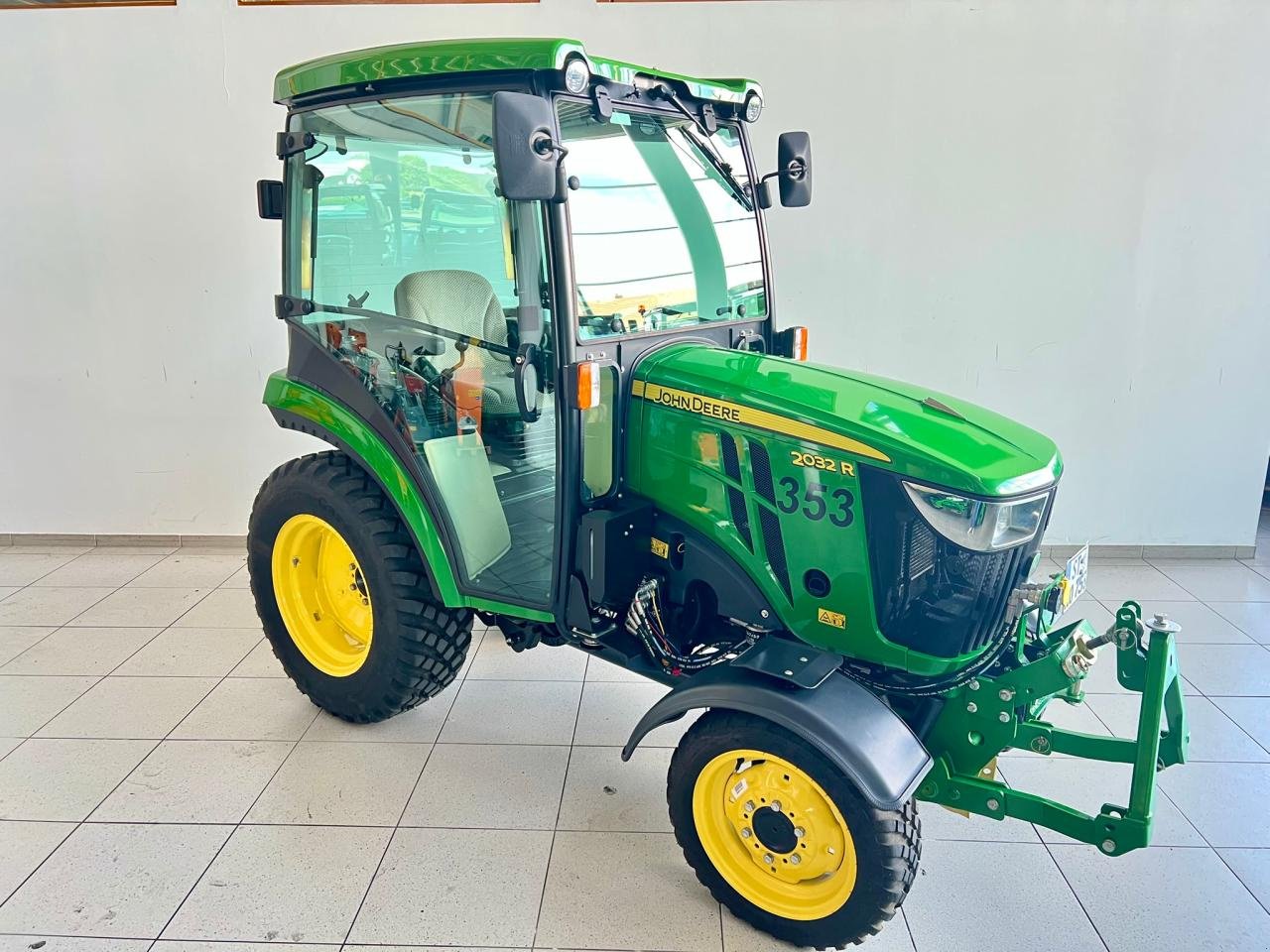 Kommunaltraktor typu John Deere 2032R, Mietmaschine v Beckum (Obrázek 4)