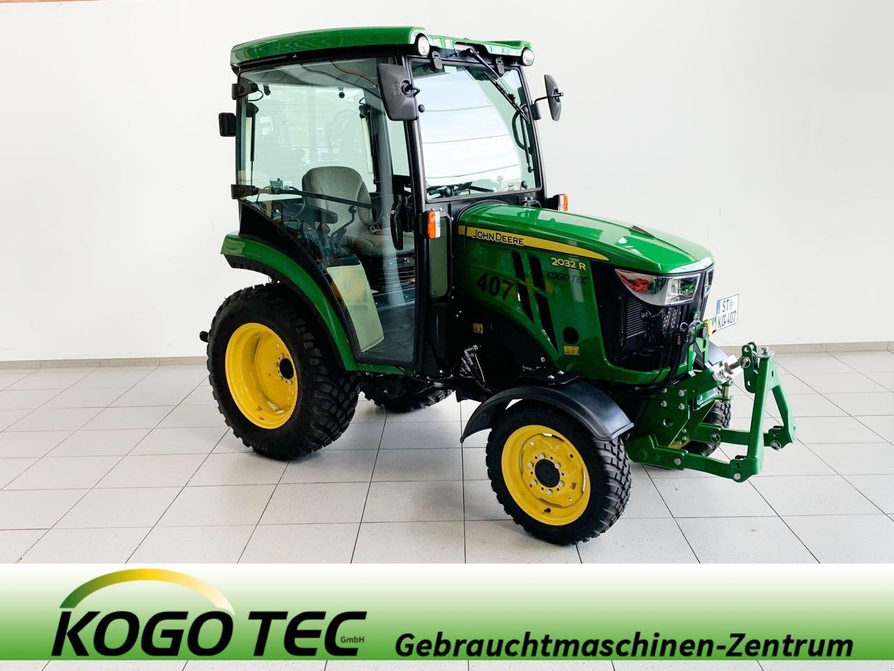 Kommunaltraktor des Typs John Deere 2032R, Gebrauchtmaschine in Neubeckum (Bild 1)