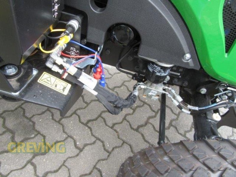 Kommunaltraktor des Typs John Deere 2038R Kab, Neumaschine in Wesseling-Berzdorf (Bild 10)