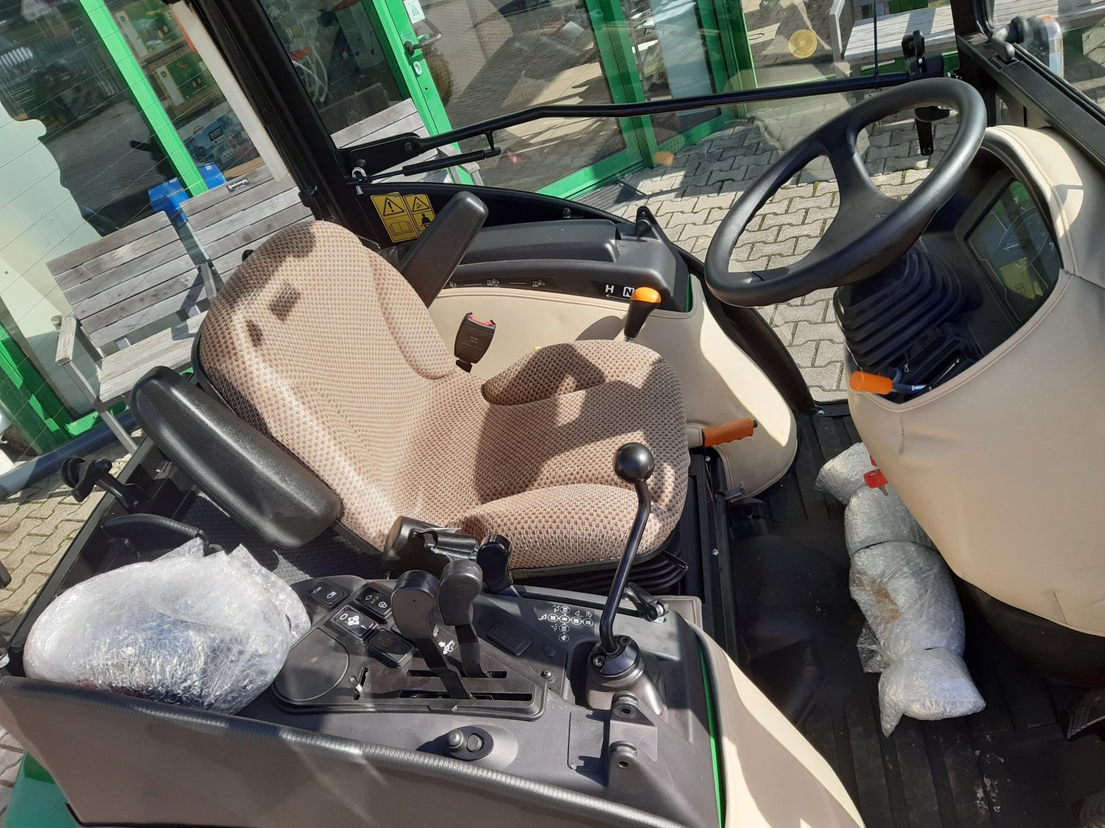 Kommunaltraktor typu John Deere 2038R, Neumaschine v Aislingen (Obrázek 6)