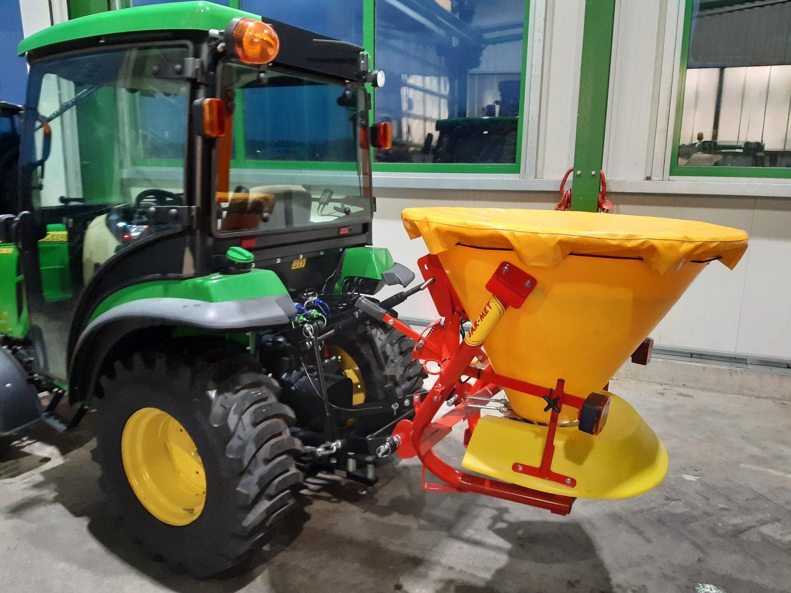 Kommunaltraktor typu John Deere 2038R, Neumaschine v Aislingen (Obrázek 4)