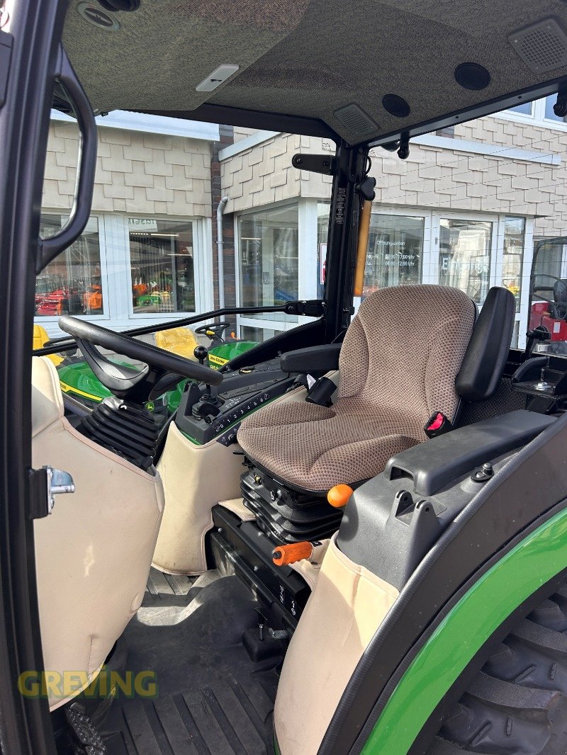 Kommunaltraktor Türe ait John Deere 2038R, Neumaschine içinde Wesseling-Berzdorf (resim 12)