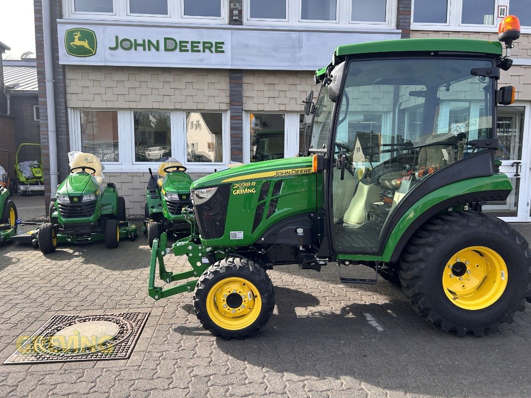 Kommunaltraktor Türe ait John Deere 2038R, Neumaschine içinde Wesseling-Berzdorf (resim 5)
