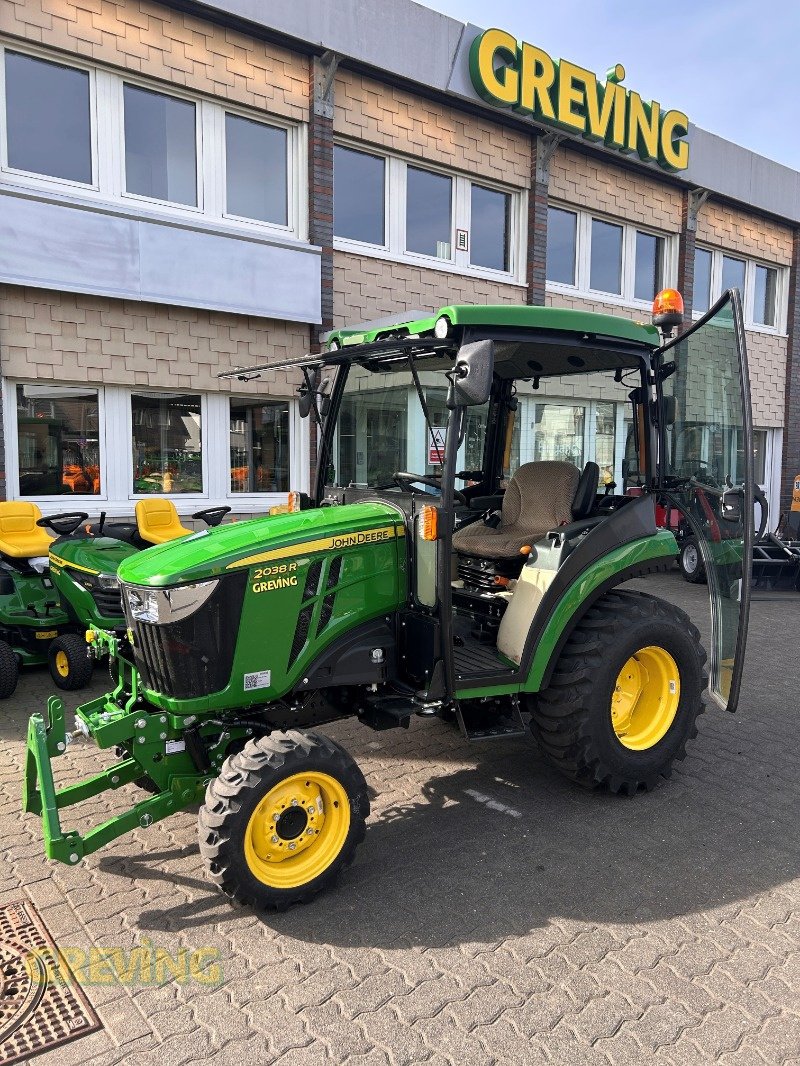Kommunaltraktor Türe ait John Deere 2038R, Neumaschine içinde Wesseling-Berzdorf (resim 1)