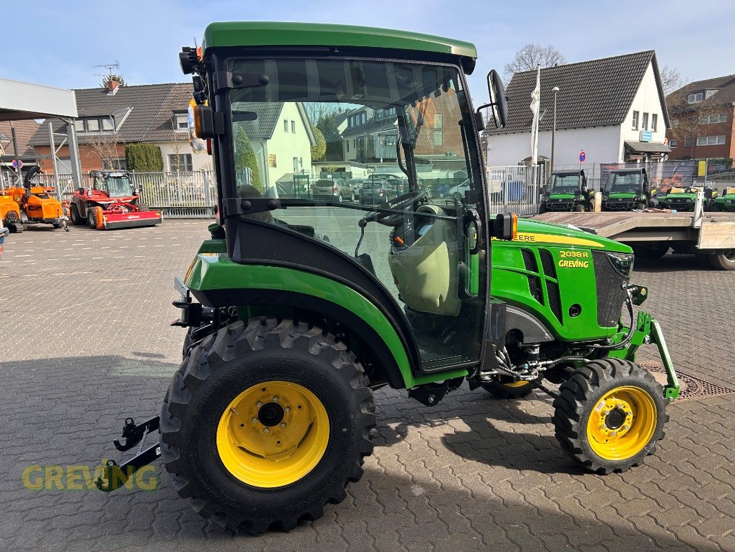 Kommunaltraktor Türe ait John Deere 2038R, Neumaschine içinde Wesseling-Berzdorf (resim 2)