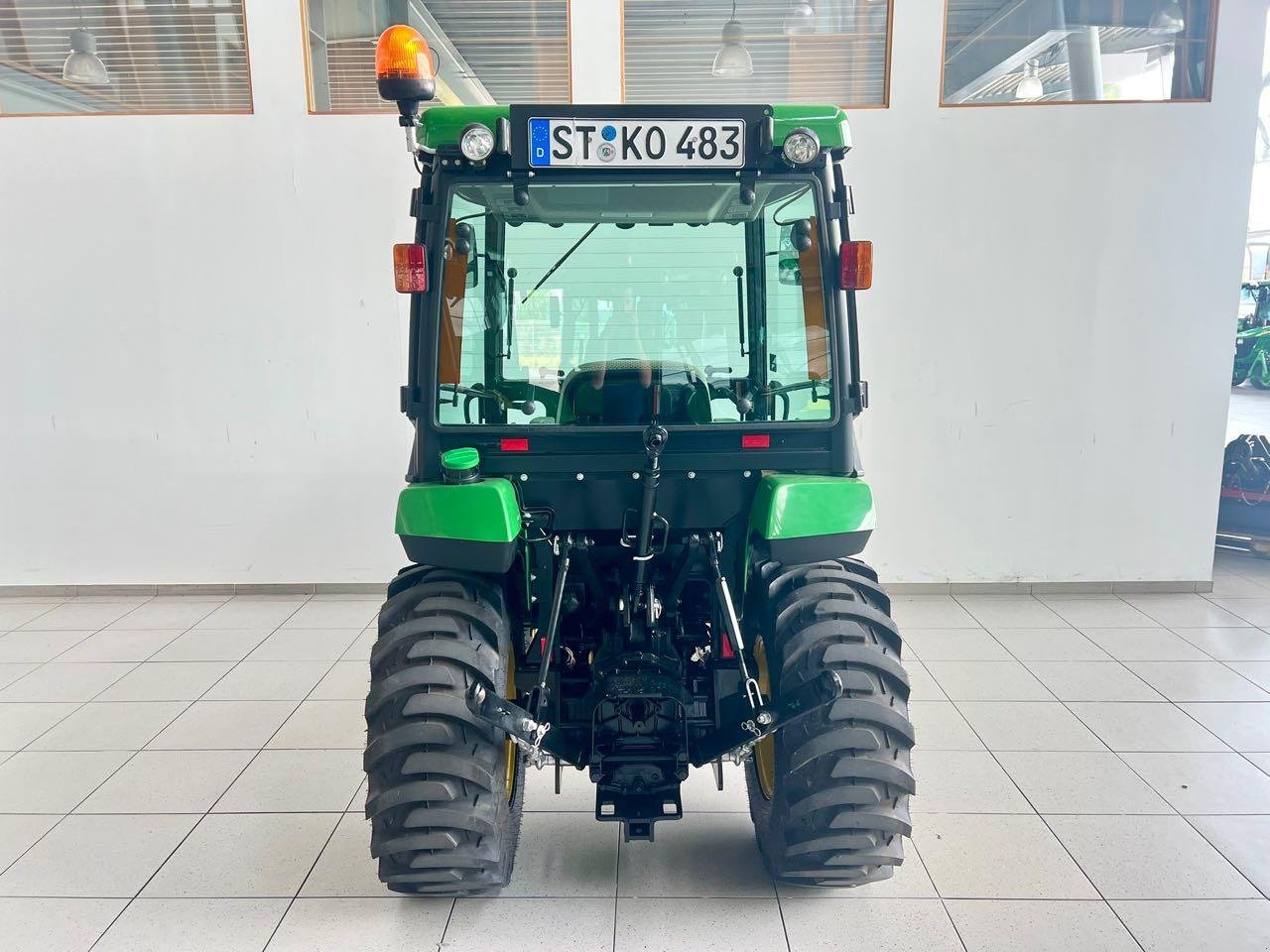 Kommunaltraktor des Typs John Deere 2038R, Gebrauchtmaschine in Beckum (Bild 5)