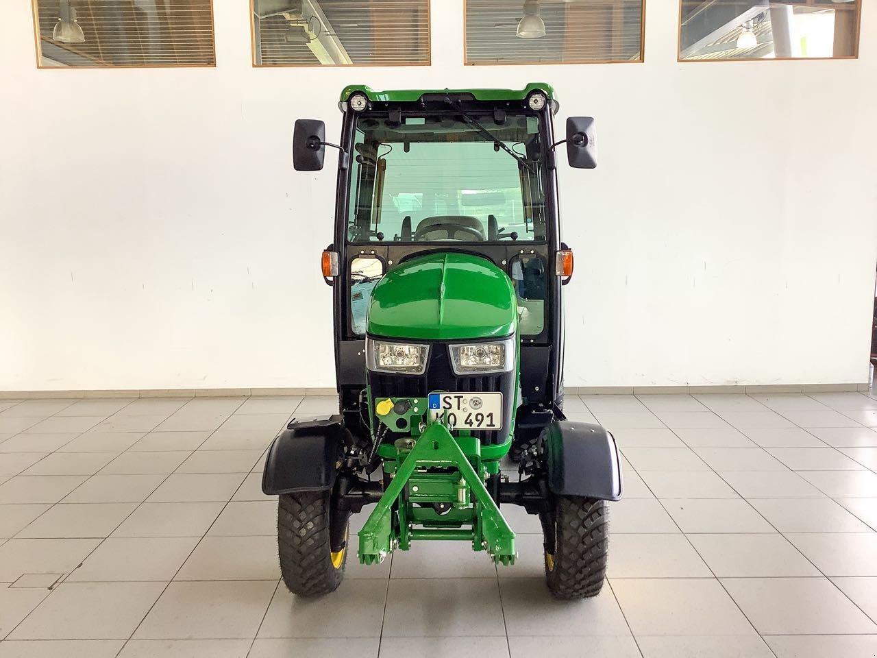 Kommunaltraktor des Typs John Deere 2038R, Gebrauchtmaschine in Beckum (Bild 3)