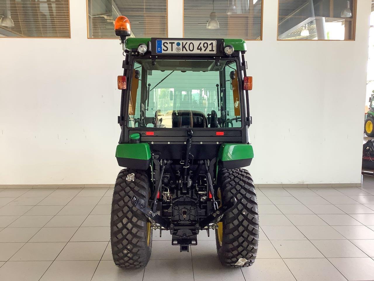 Kommunaltraktor des Typs John Deere 2038R, Gebrauchtmaschine in Beckum (Bild 5)