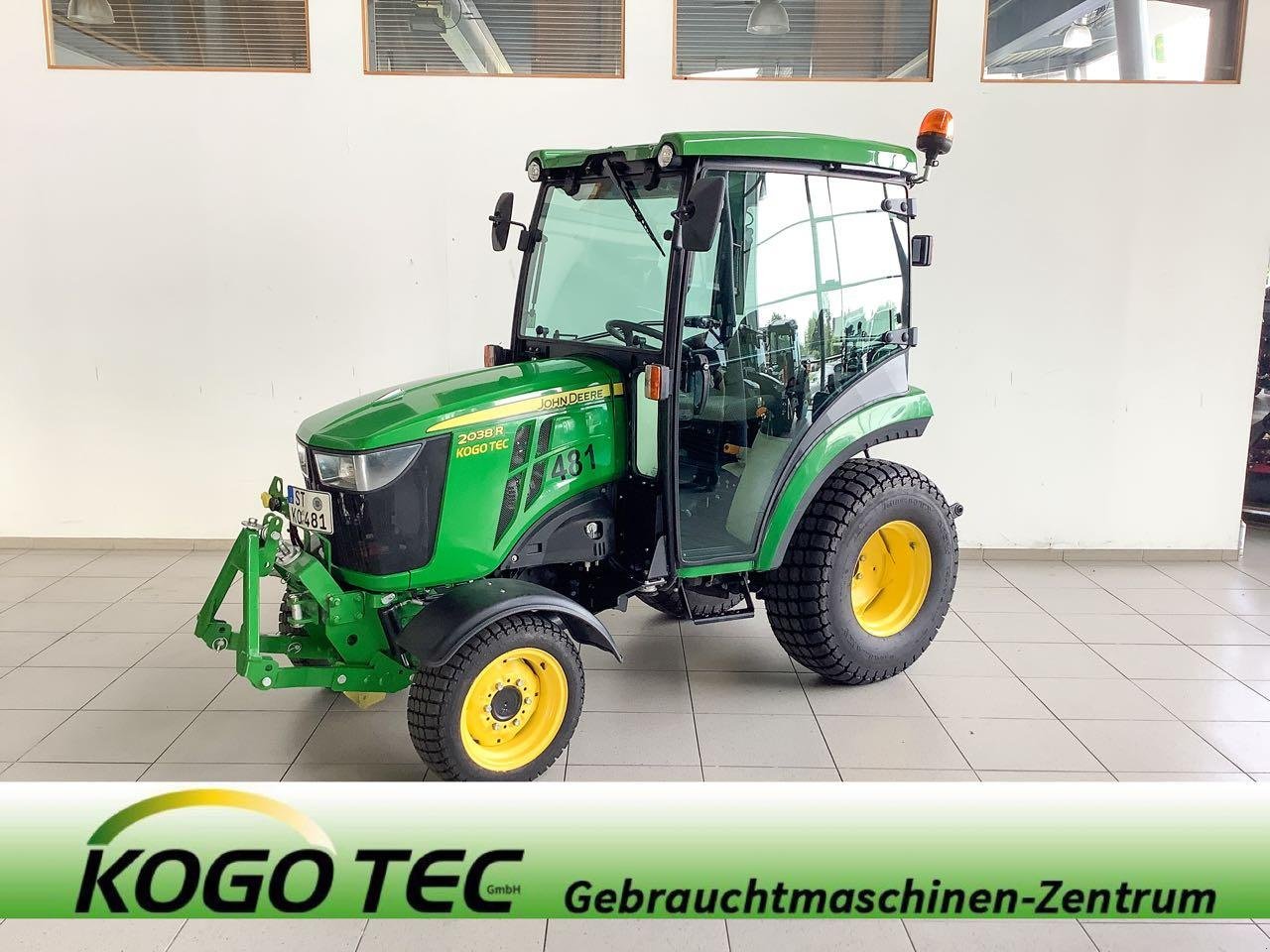 Kommunaltraktor del tipo John Deere 2038R, Gebrauchtmaschine In Beckum (Immagine 1)