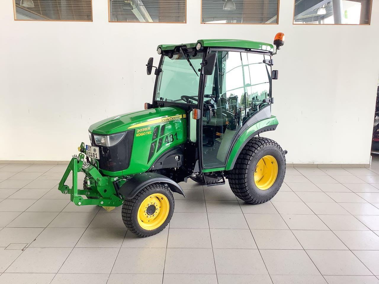Kommunaltraktor del tipo John Deere 2038R, Gebrauchtmaschine In Beckum (Immagine 2)
