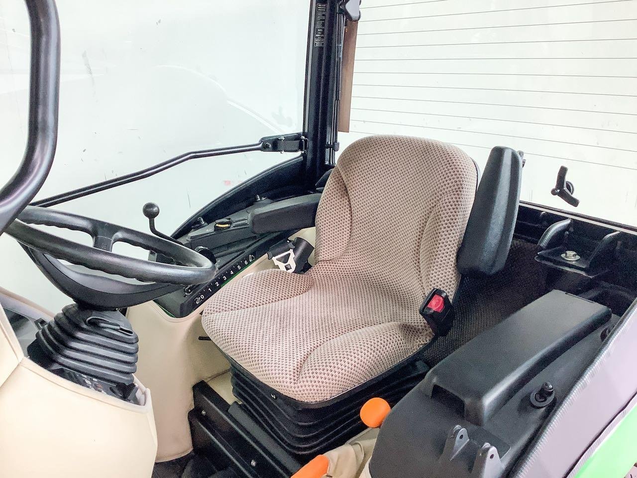 Kommunaltraktor del tipo John Deere 2038R, Gebrauchtmaschine In Beckum (Immagine 7)