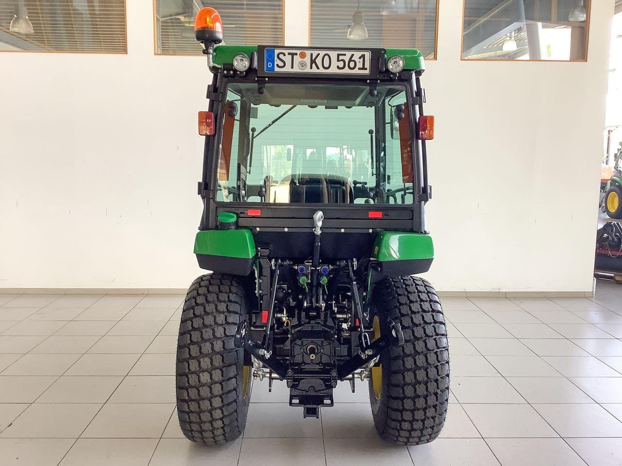 Kommunaltraktor des Typs John Deere 2038R, Gebrauchtmaschine in Beckum (Bild 4)