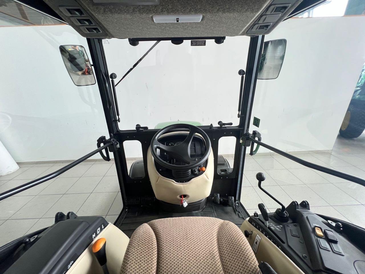 Kommunaltraktor des Typs John Deere 2038R, Mietmaschine in Beckum (Bild 5)