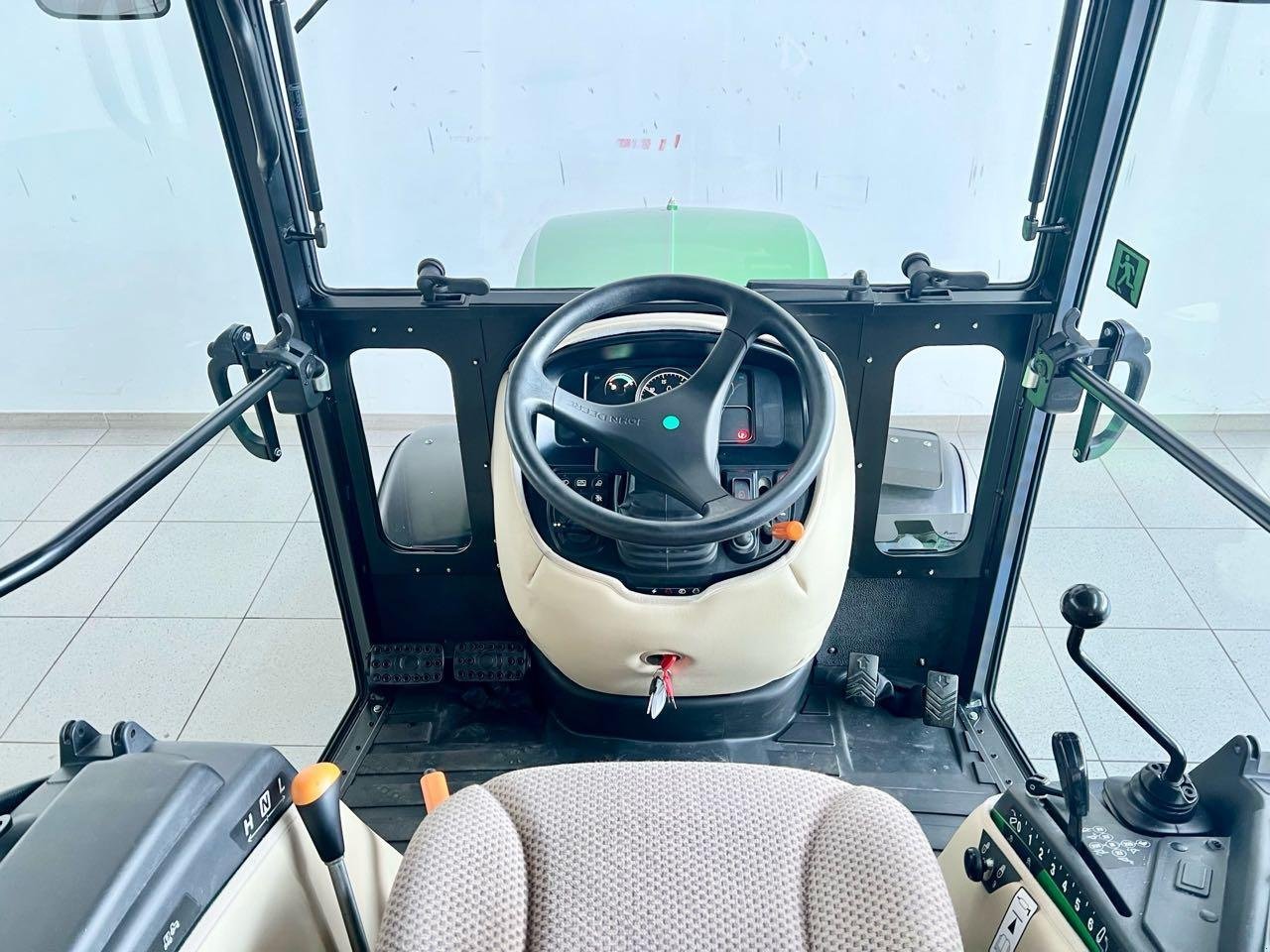 Kommunaltraktor des Typs John Deere 2038R, Mietmaschine in Beckum (Bild 8)