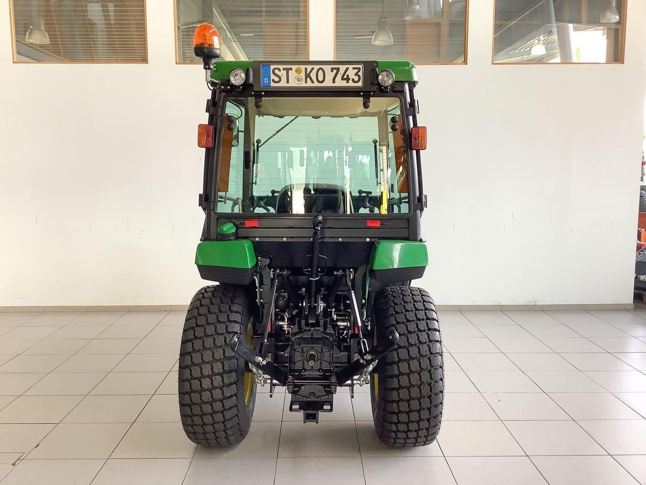 Kommunaltraktor typu John Deere 2038R, Mietmaschine v Beckum (Obrázek 3)