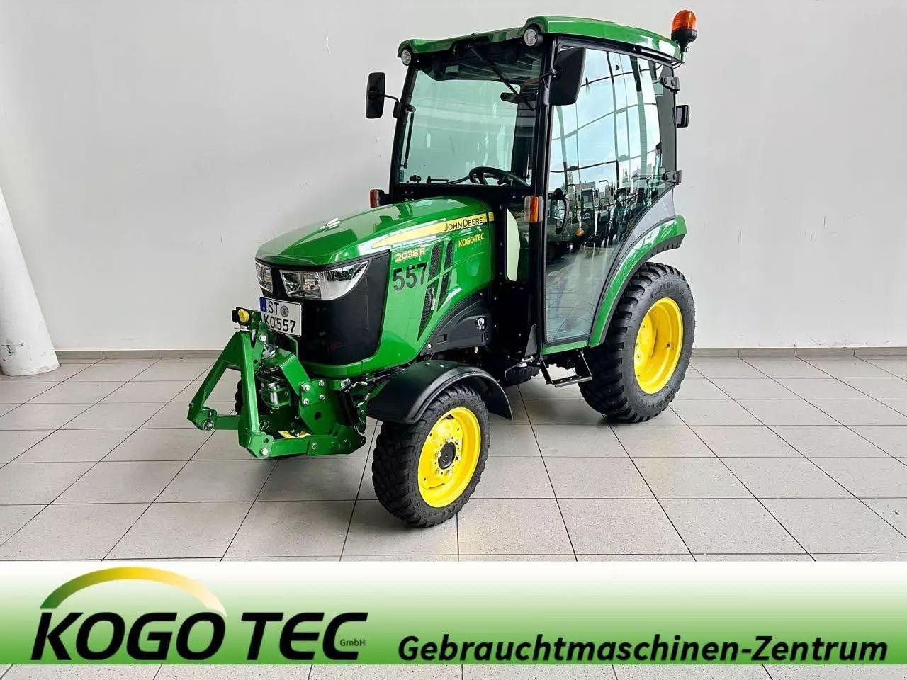 Kommunaltraktor typu John Deere 2038R, Mietmaschine v Beckum (Obrázek 1)