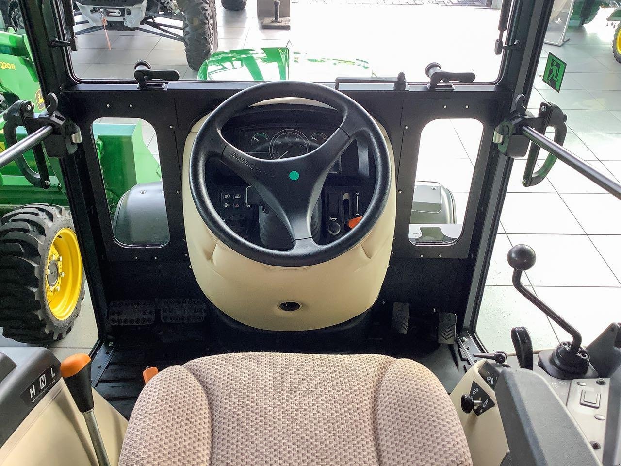 Kommunaltraktor des Typs John Deere 2038R, Mietmaschine in Beckum (Bild 8)