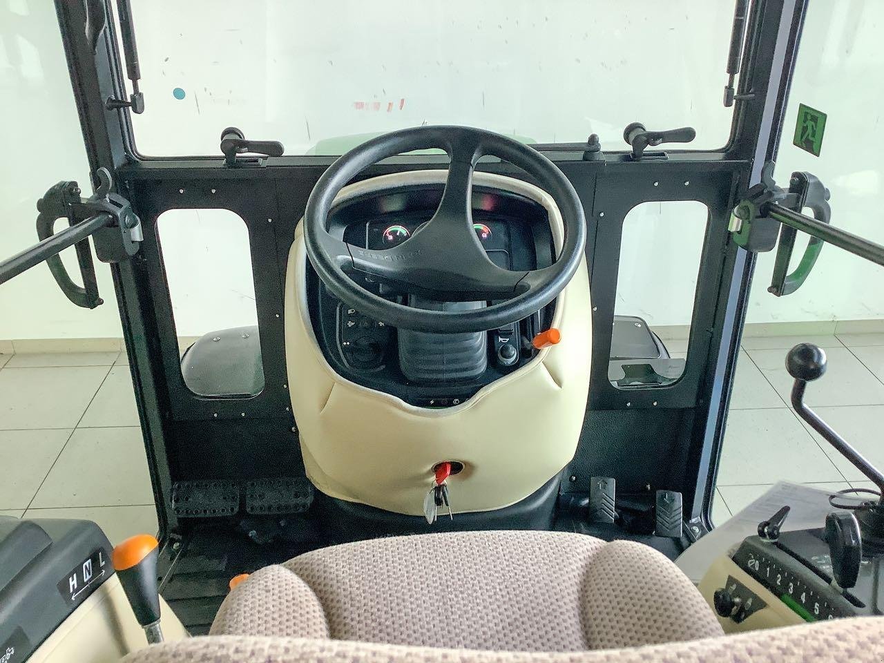 Kommunaltraktor des Typs John Deere 2038R, Mietmaschine in Beckum (Bild 8)