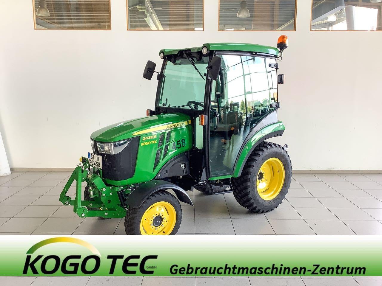 Kommunaltraktor typu John Deere 2038R, Mietmaschine v Beckum (Obrázek 1)