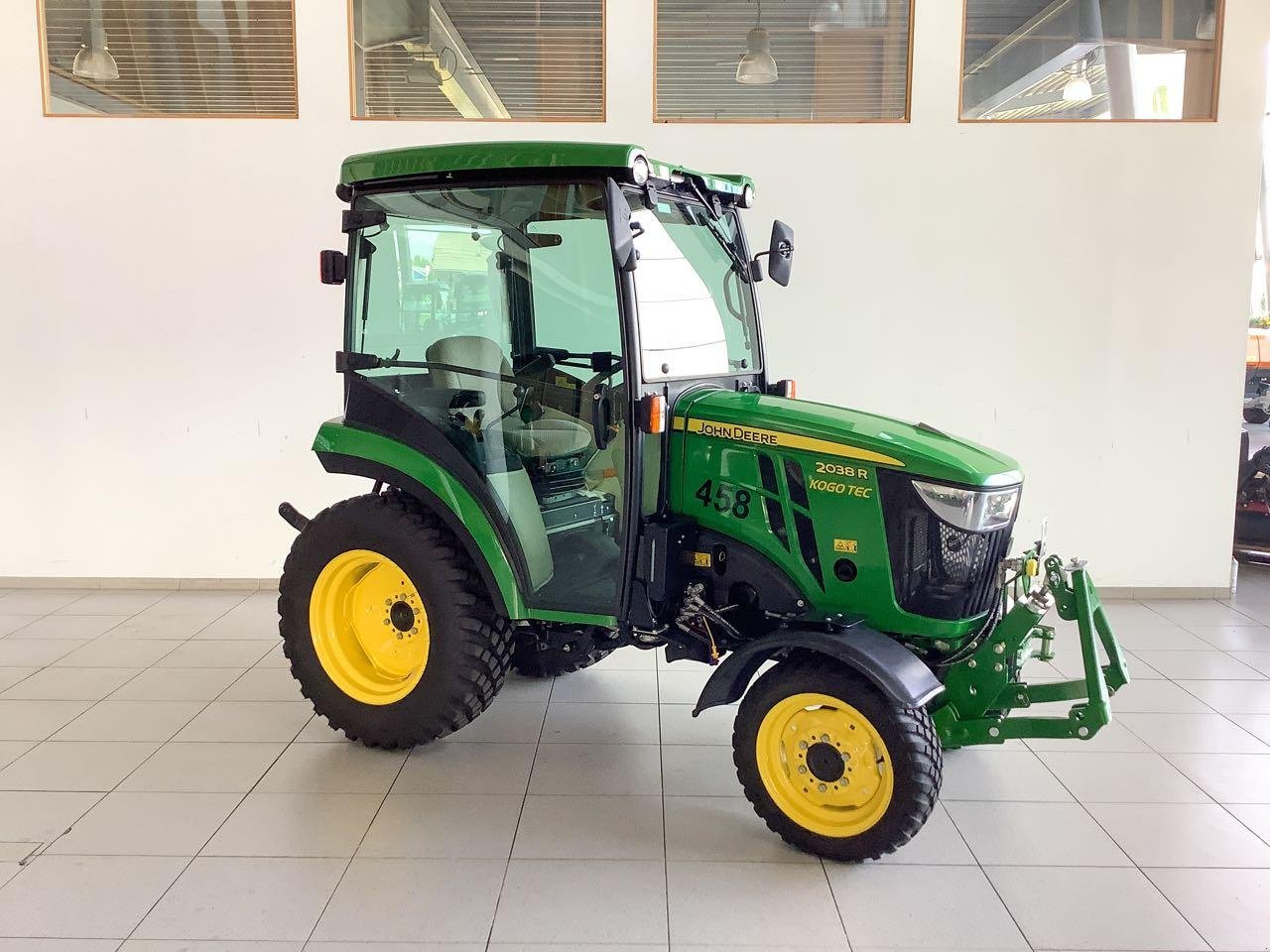 Kommunaltraktor typu John Deere 2038R, Mietmaschine v Beckum (Obrázek 4)