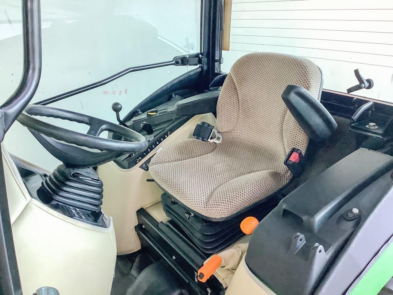 Kommunaltraktor des Typs John Deere 2038R, Mietmaschine in Beckum (Bild 7)