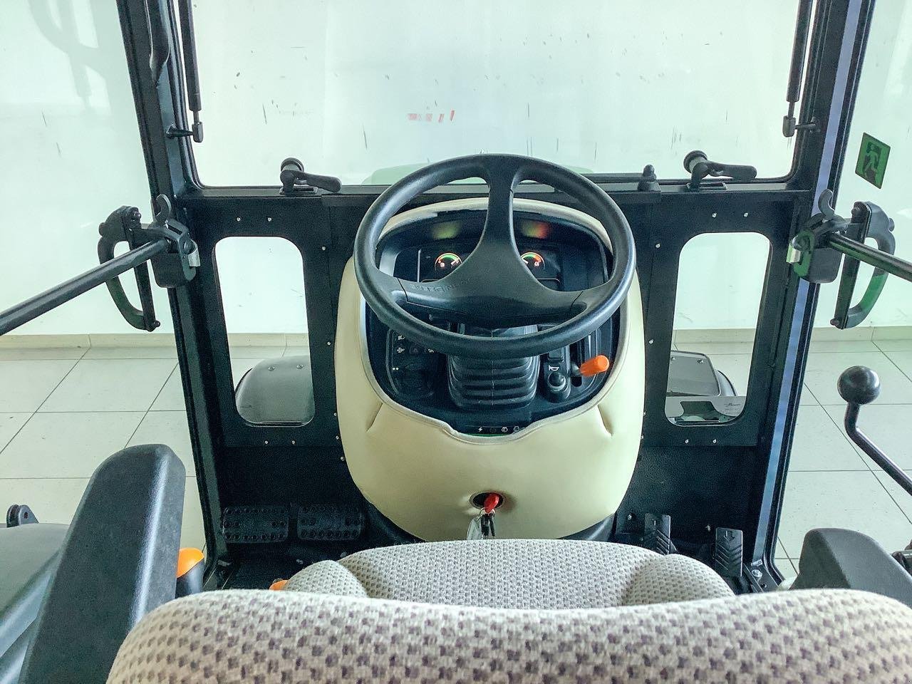 Kommunaltraktor des Typs John Deere 2038R, Mietmaschine in Beckum (Bild 8)