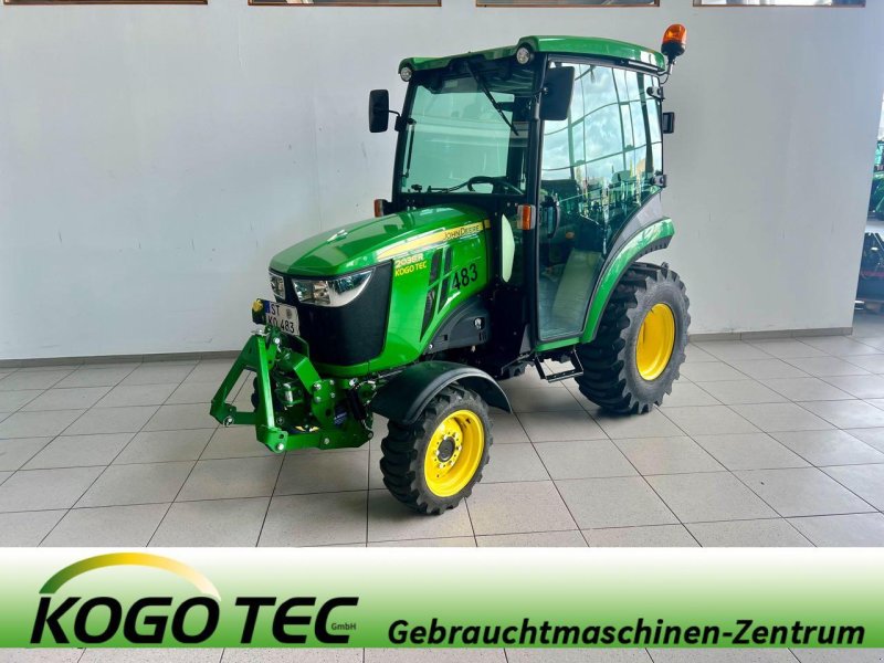 Kommunaltraktor des Typs John Deere 2038R, Mietmaschine in Beckum (Bild 1)