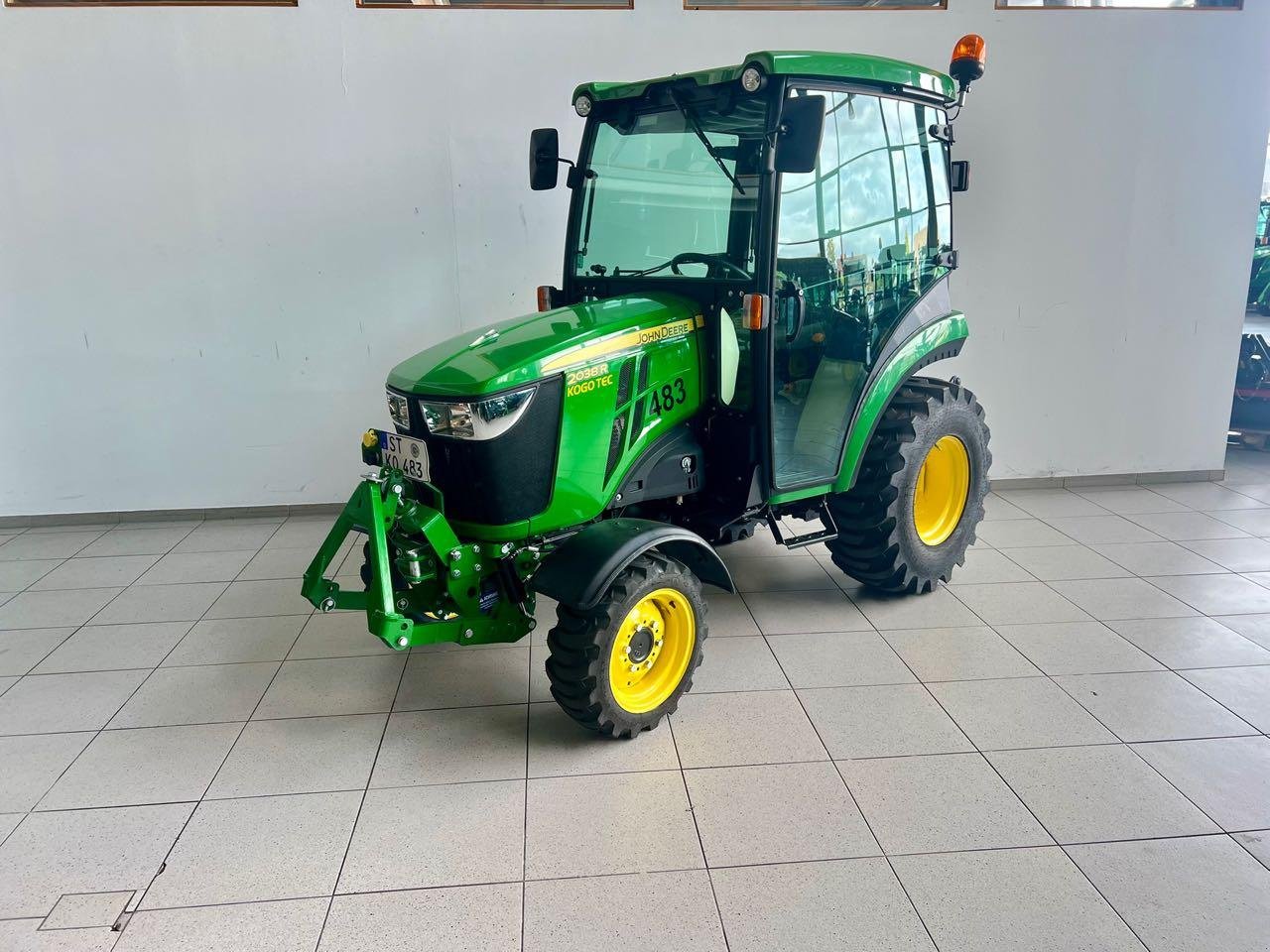 Kommunaltraktor typu John Deere 2038R, Mietmaschine v Beckum (Obrázek 2)