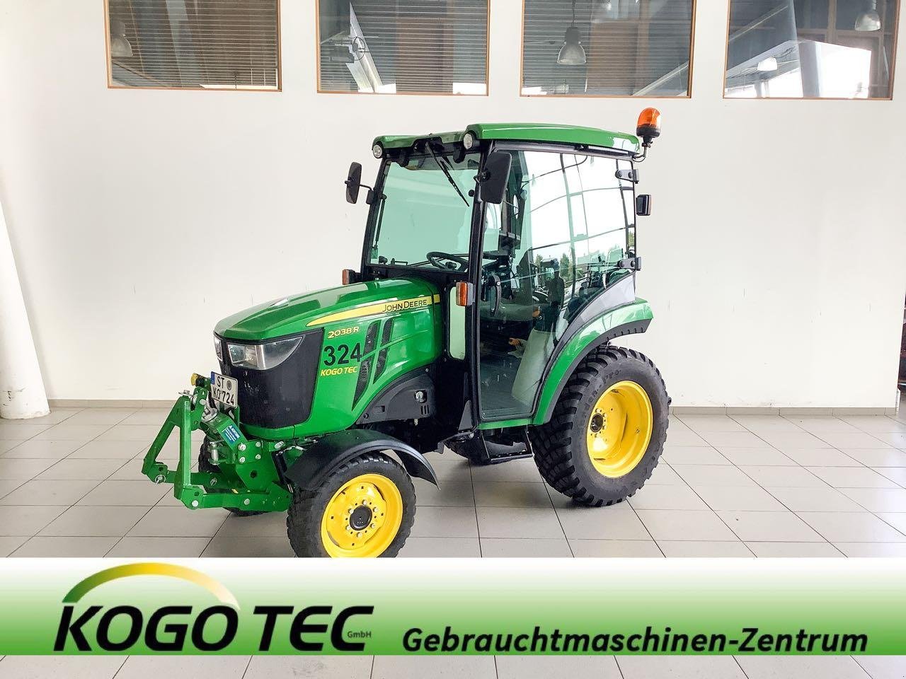 Kommunaltraktor typu John Deere 2038R, Mietmaschine v Beckum (Obrázek 1)
