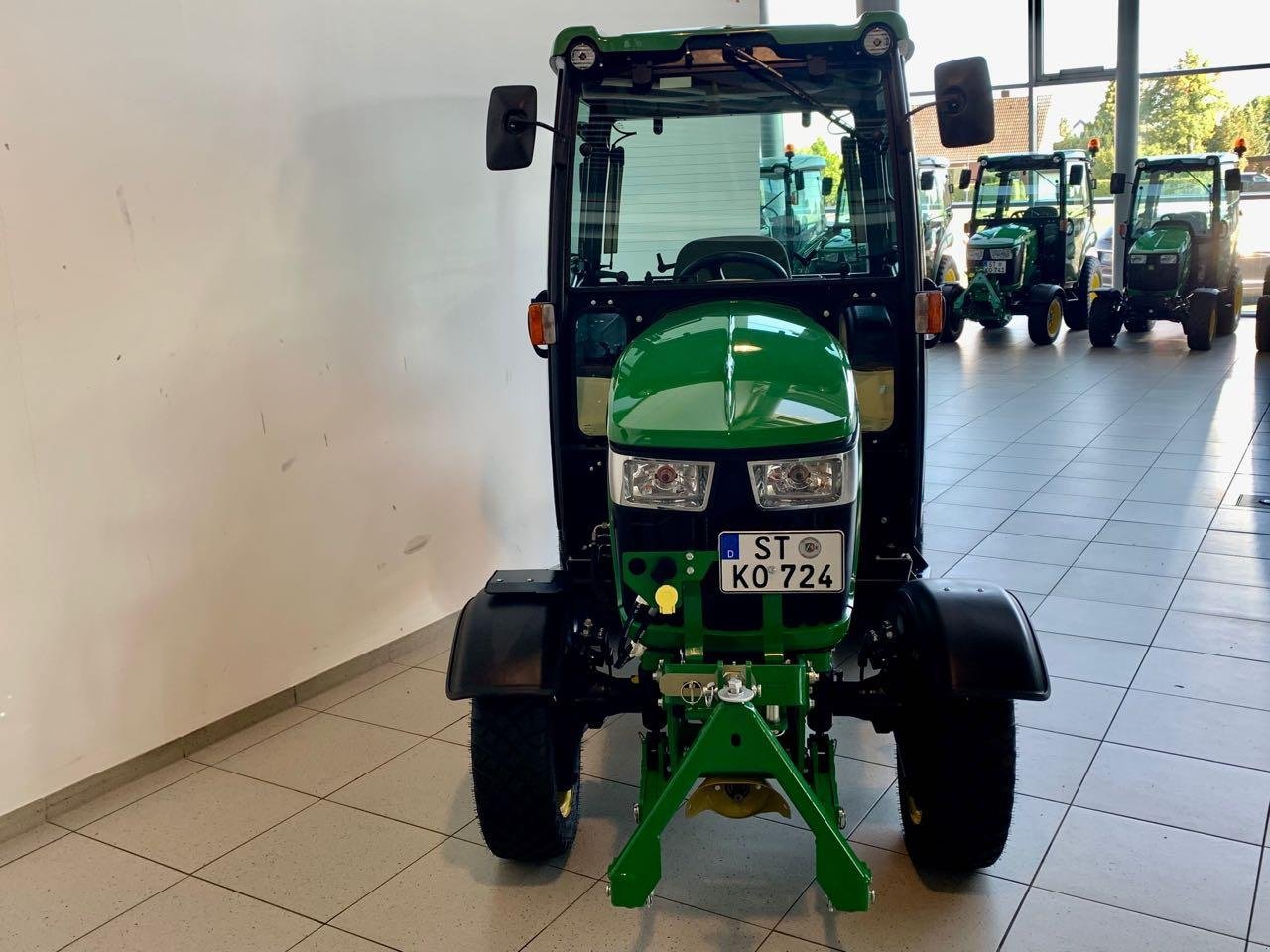 Kommunaltraktor des Typs John Deere 2038R, Gebrauchtmaschine in Neubeckum (Bild 3)