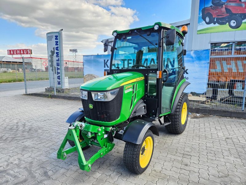 Kommunaltraktor типа John Deere 2038R, Gebrauchtmaschine в Stuhr