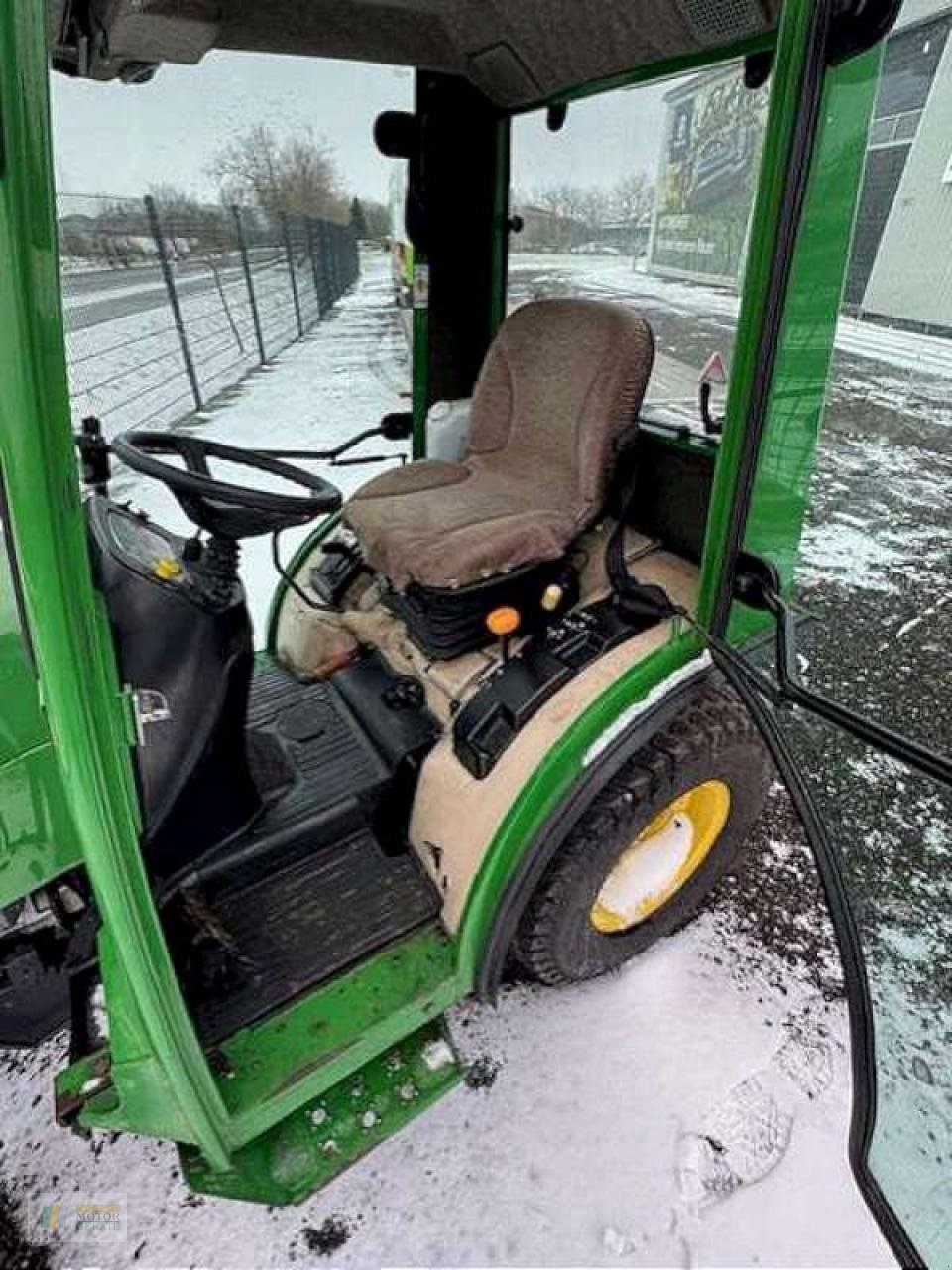 Kommunaltraktor des Typs John Deere 2320 KOMPAKTTRAKTOR, Gebrauchtmaschine in Bredstedt (Bild 3)