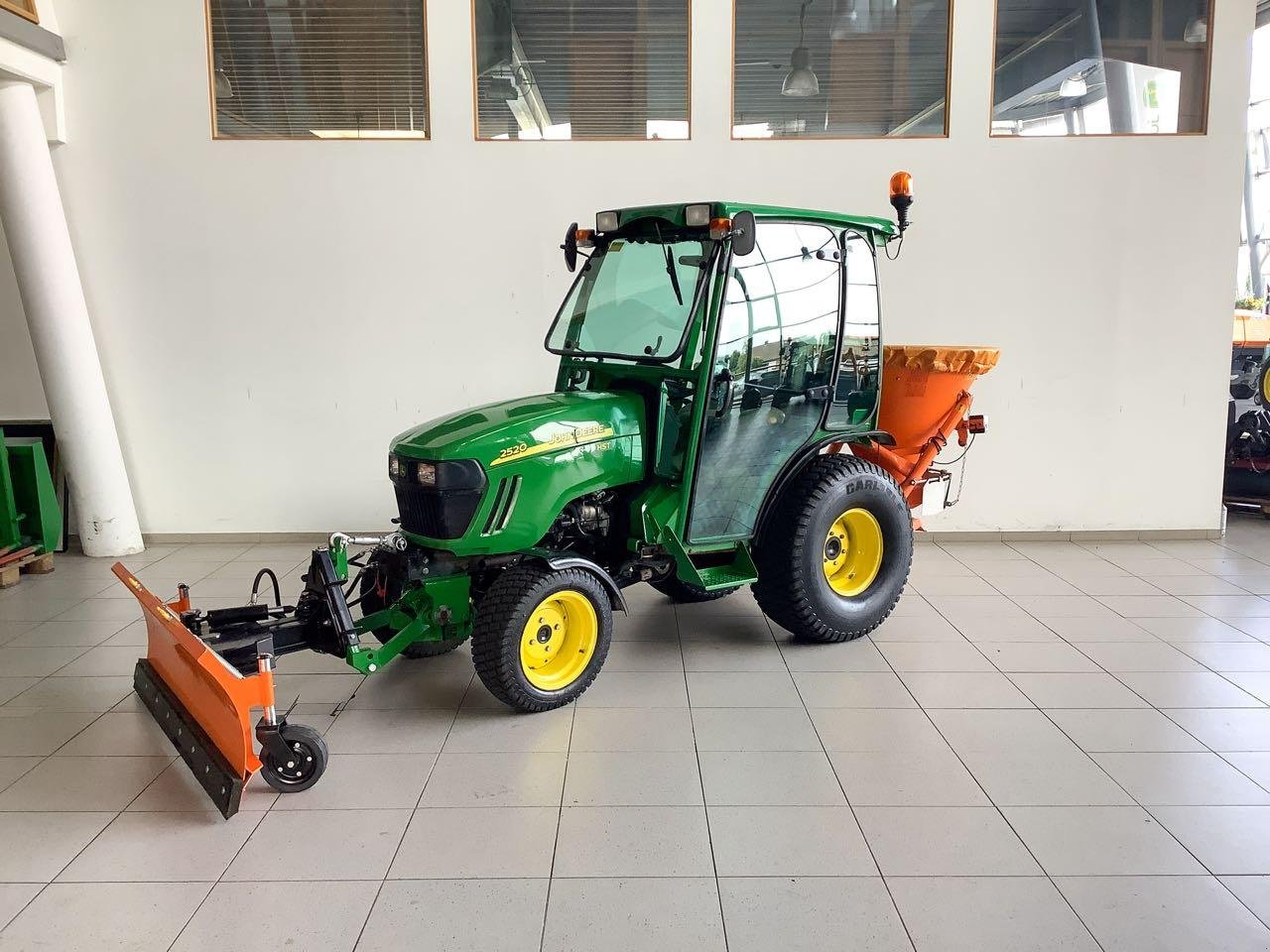 Kommunaltraktor typu John Deere 2520R, Mietmaschine v Beckum (Obrázek 2)