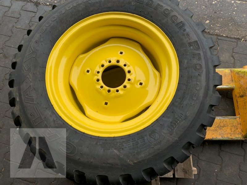 Kommunaltraktor van het type John Deere 300/70-20, Gebrauchtmaschine in Regensburg (Foto 1)