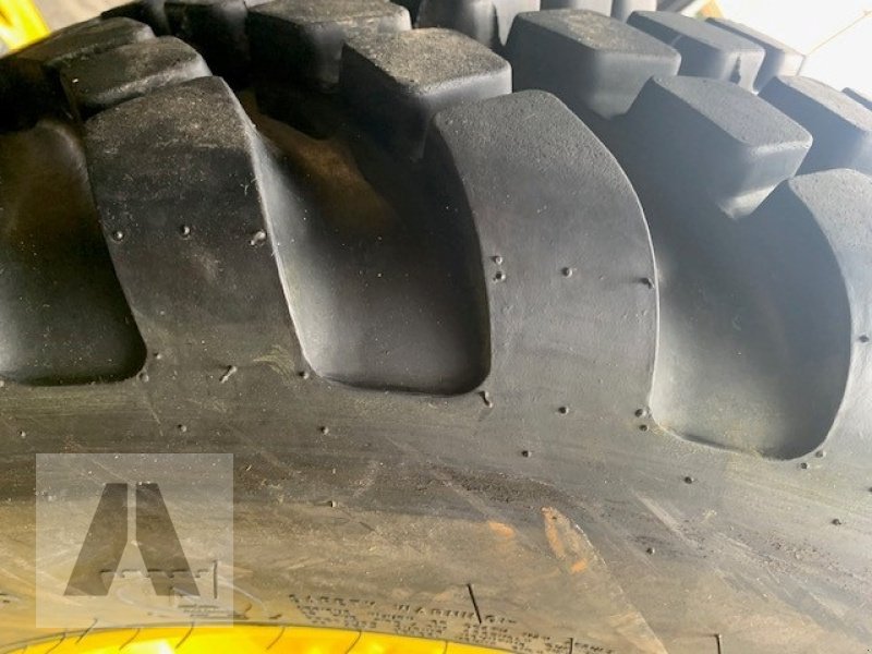 Kommunaltraktor van het type John Deere 300/70-20, Gebrauchtmaschine in Regensburg (Foto 4)