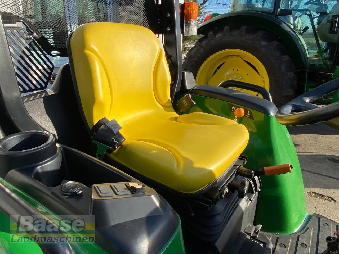 Kommunaltraktor des Typs John Deere 3025E + Frontlader 300E, Neumaschine in Holthof (Bild 13)