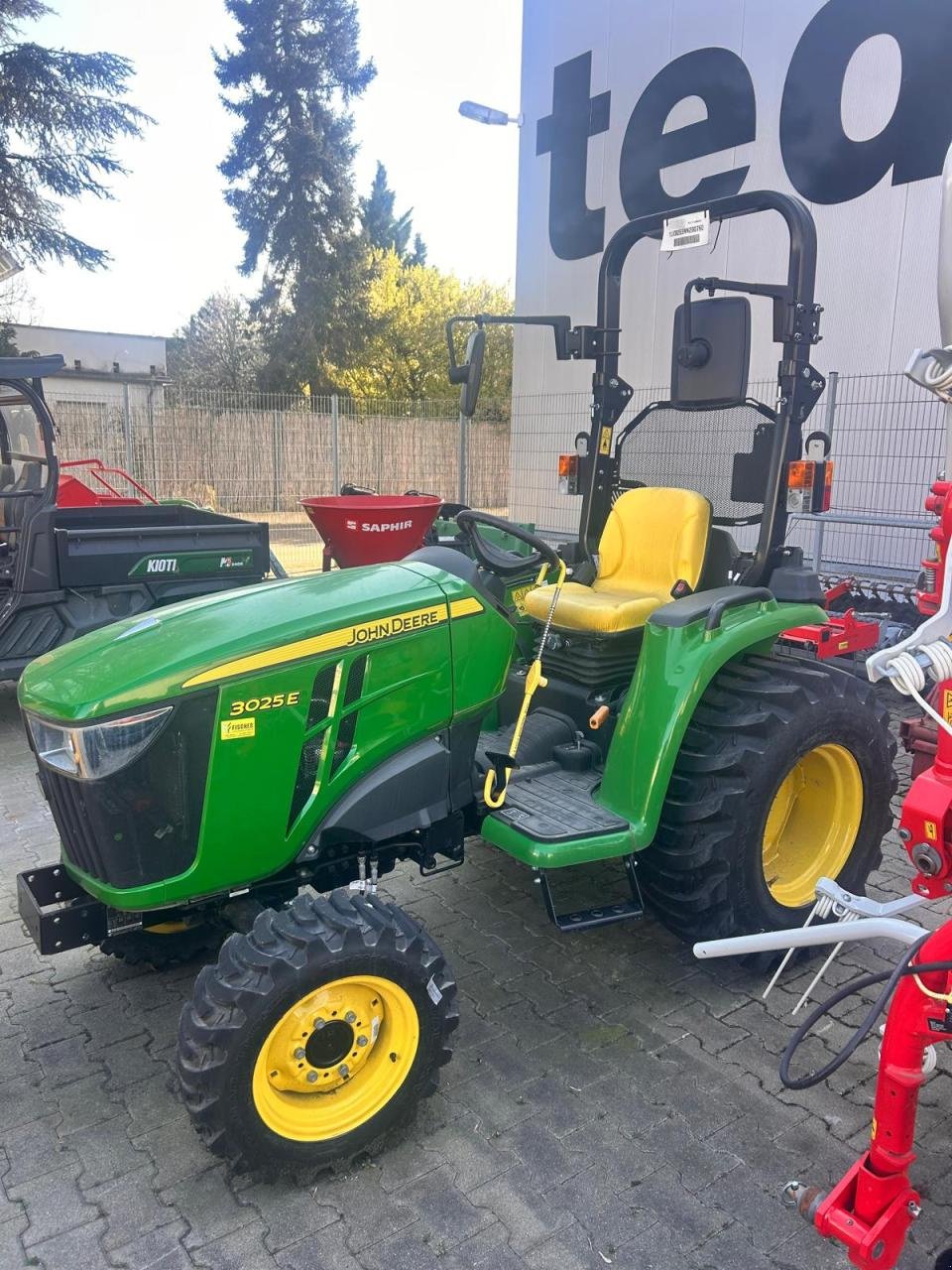 Kommunaltraktor tipa John Deere 3025E Industrie (3038E), Neumaschine u Worms (Slika 5)