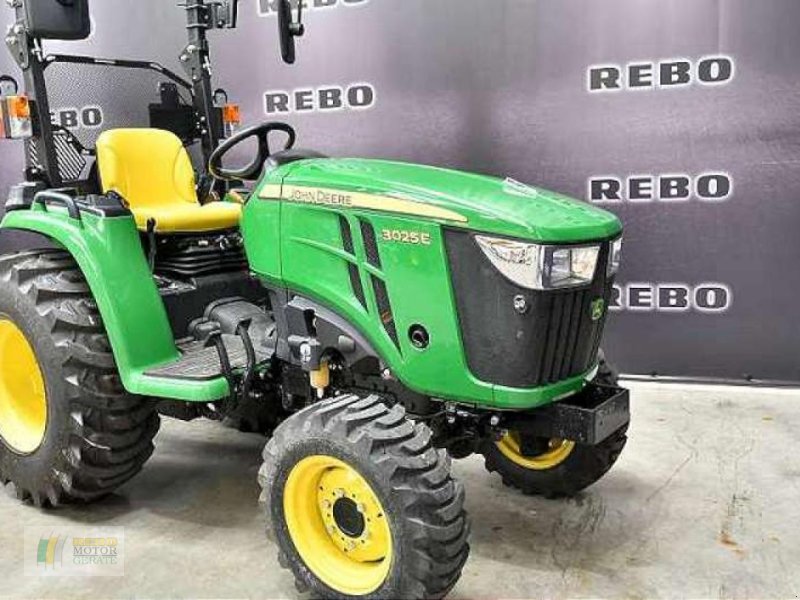 Kommunaltraktor типа John Deere 3025E TRAKTOR, Neumaschine в Cloppenburg (Фотография 1)
