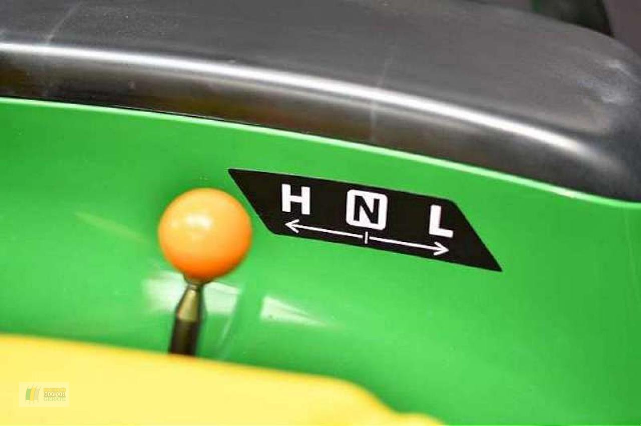 Kommunaltraktor του τύπου John Deere 3025E TRAKTOR, Neumaschine σε Cloppenburg (Φωτογραφία 8)