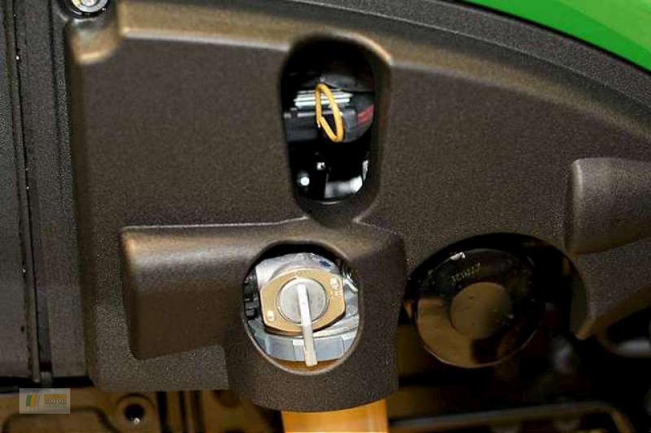 Kommunaltraktor a típus John Deere 3025E TRAKTOR, Neumaschine ekkor: Cloppenburg (Kép 4)