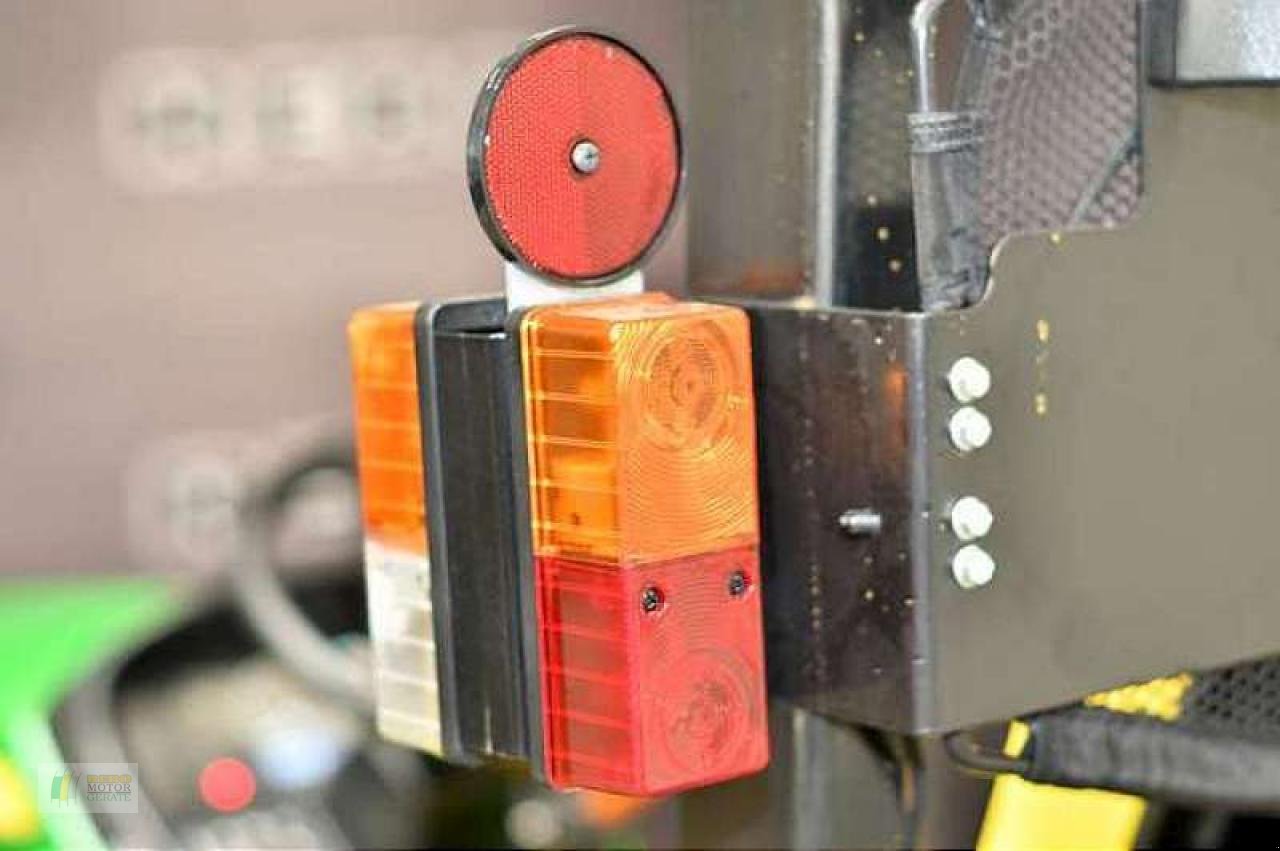 Kommunaltraktor a típus John Deere 3025E TRAKTOR, Neumaschine ekkor: Cloppenburg (Kép 9)