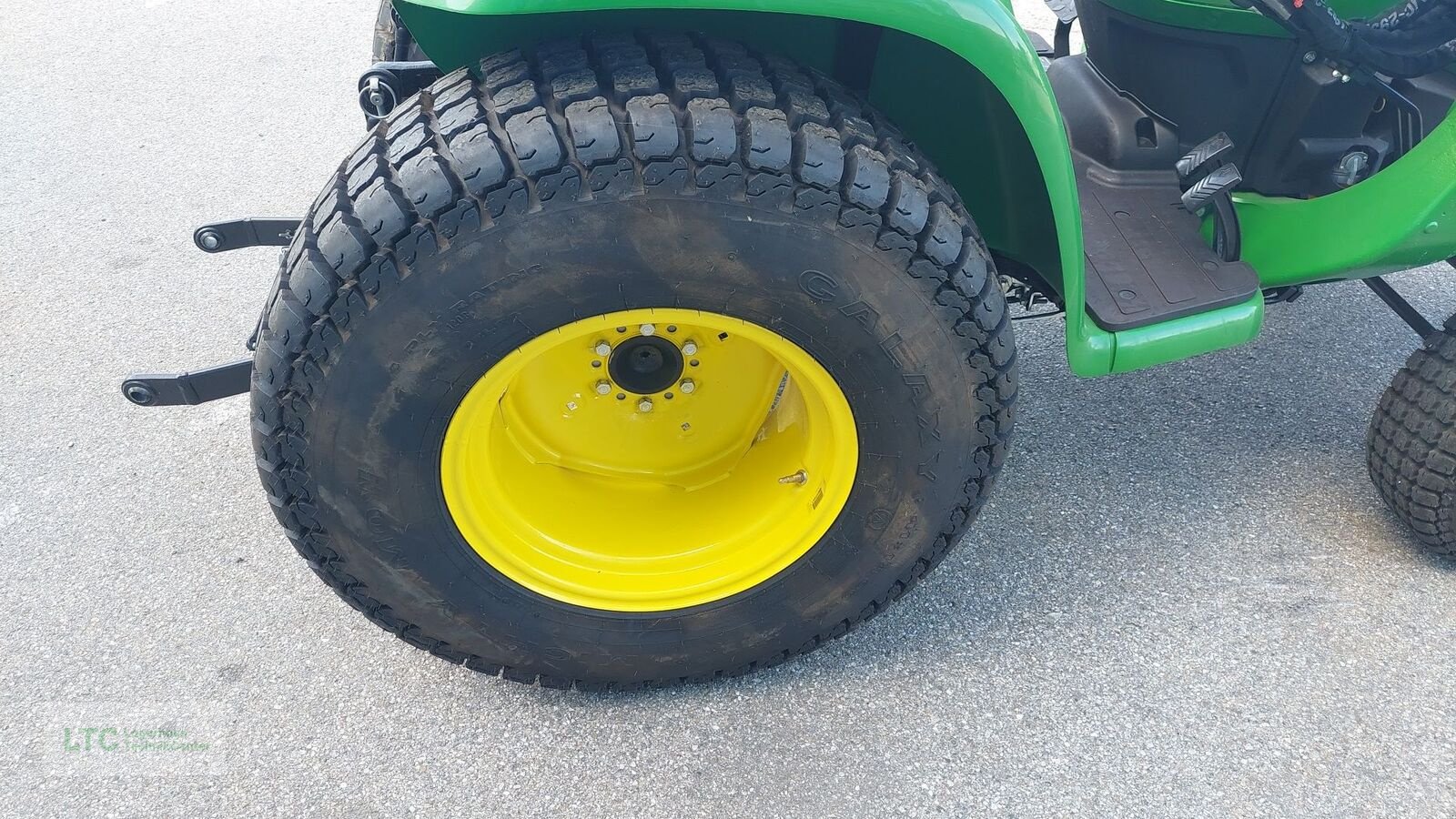Kommunaltraktor des Typs John Deere 3025E, Neumaschine in Herzogenburg (Bild 14)