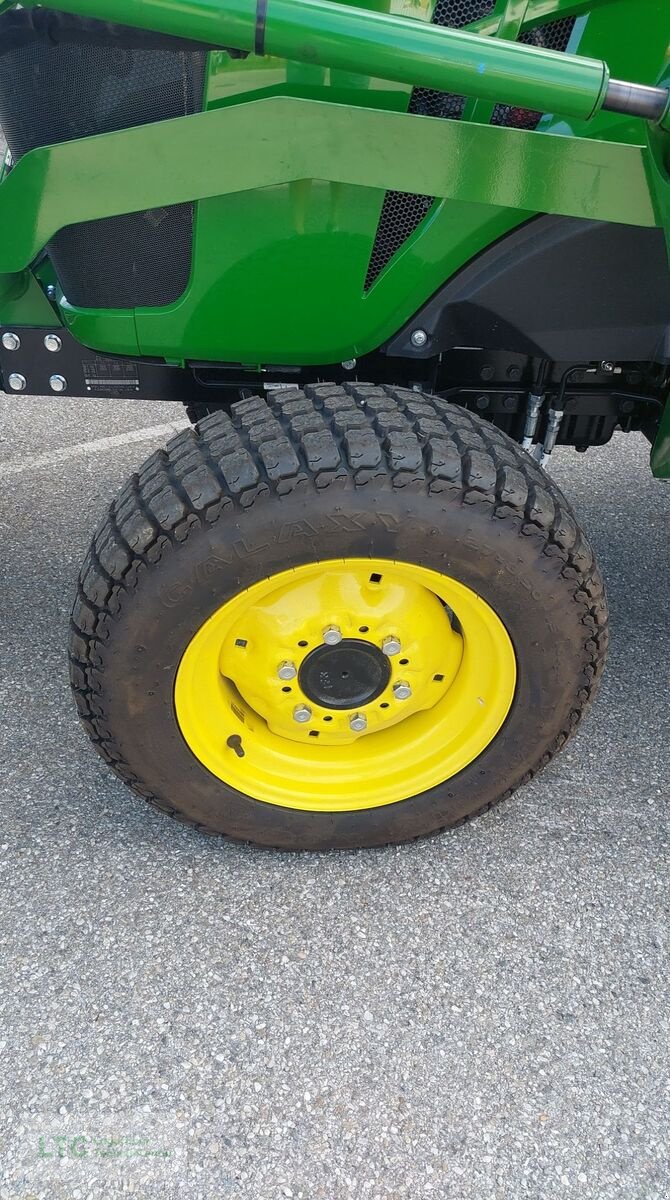 Kommunaltraktor des Typs John Deere 3025E, Neumaschine in Herzogenburg (Bild 17)