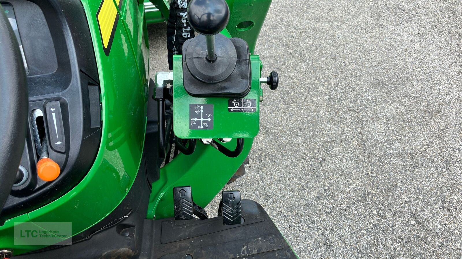 Kommunaltraktor des Typs John Deere 3025E, Neumaschine in Herzogenburg (Bild 18)