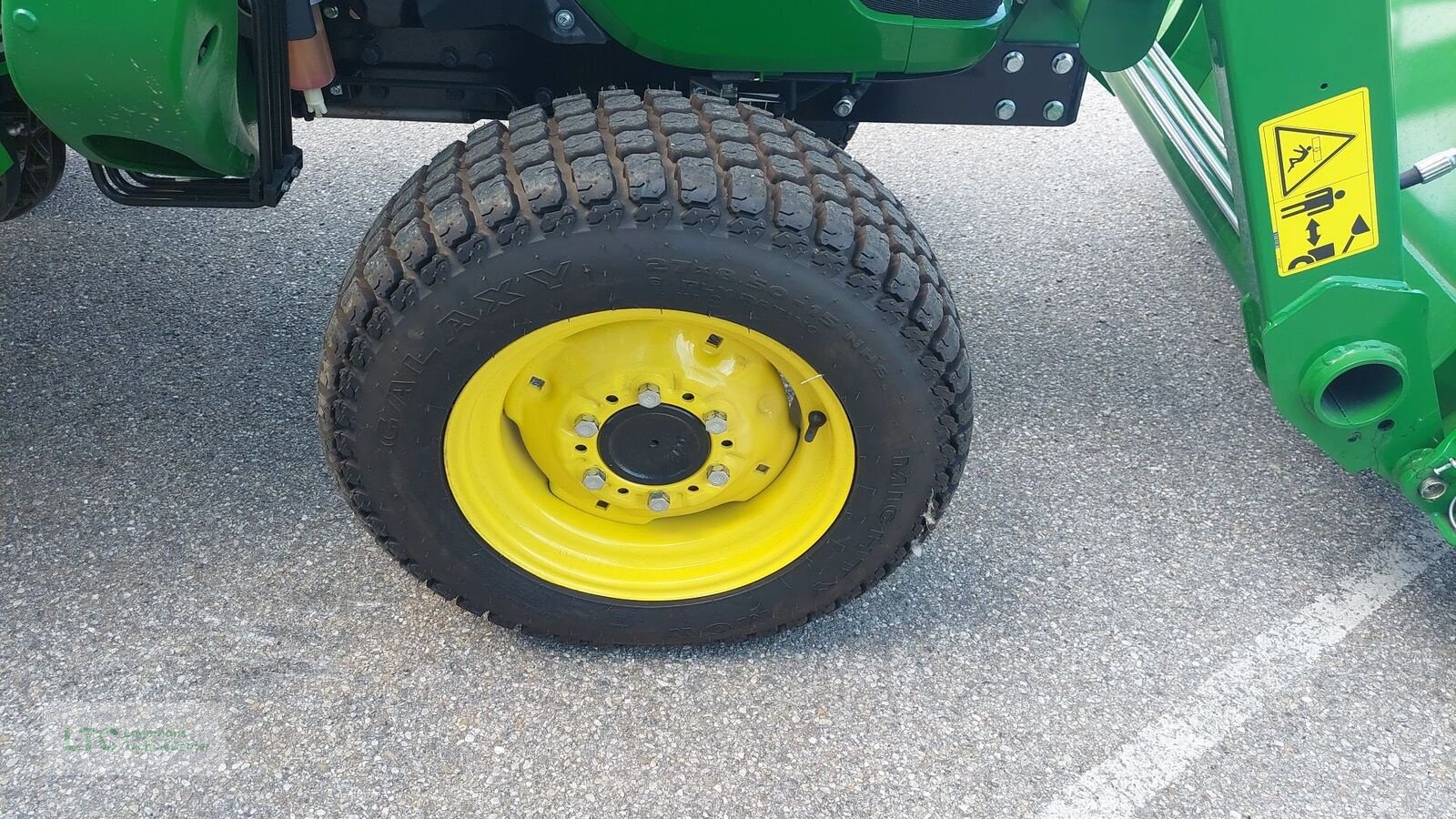 Kommunaltraktor des Typs John Deere 3025E, Neumaschine in Herzogenburg (Bild 12)