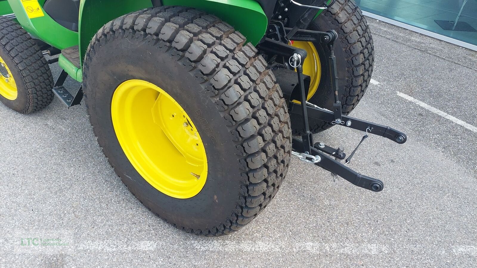 Kommunaltraktor des Typs John Deere 3025E, Neumaschine in Herzogenburg (Bild 15)