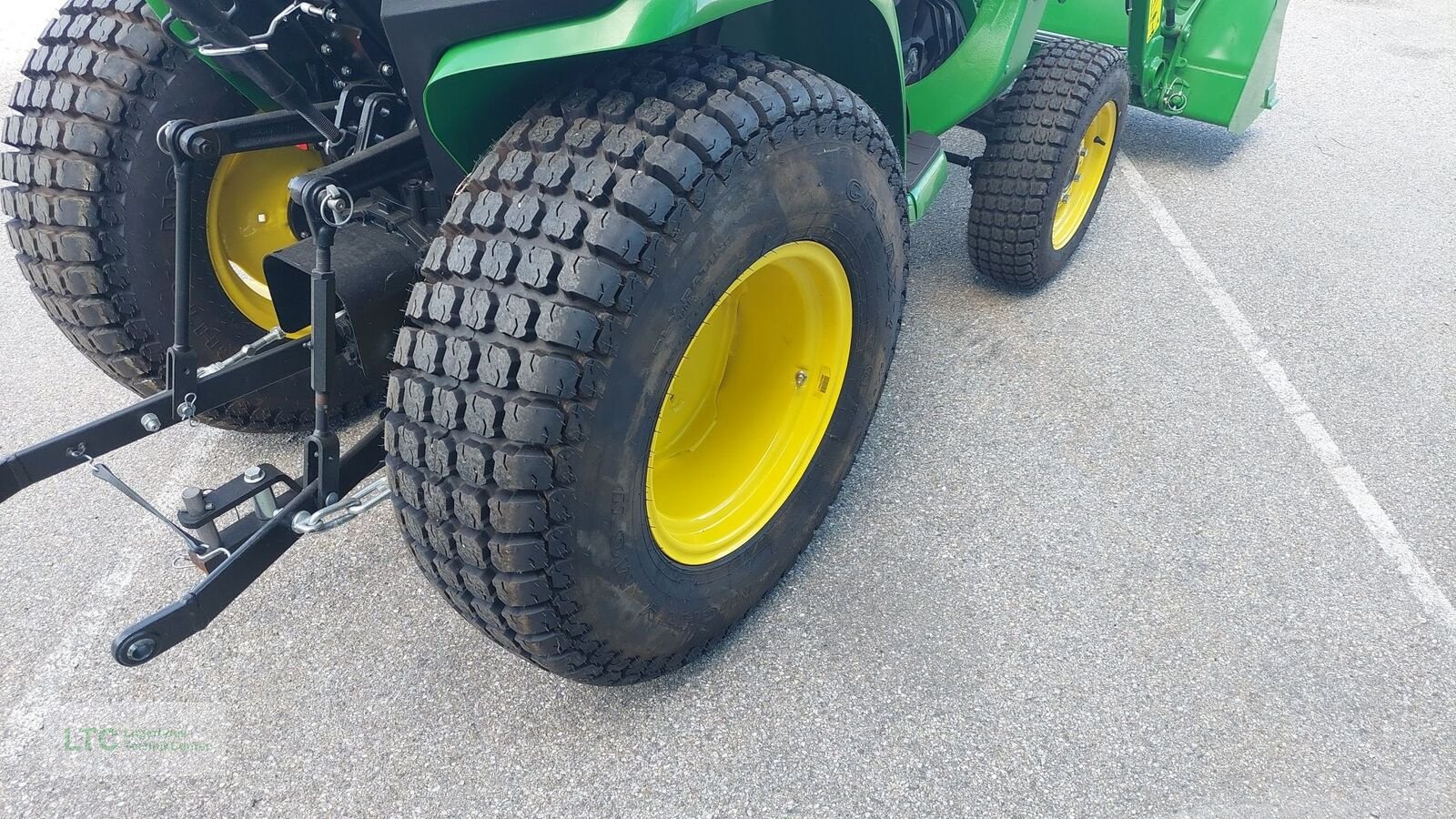Kommunaltraktor des Typs John Deere 3025E, Neumaschine in Herzogenburg (Bild 13)