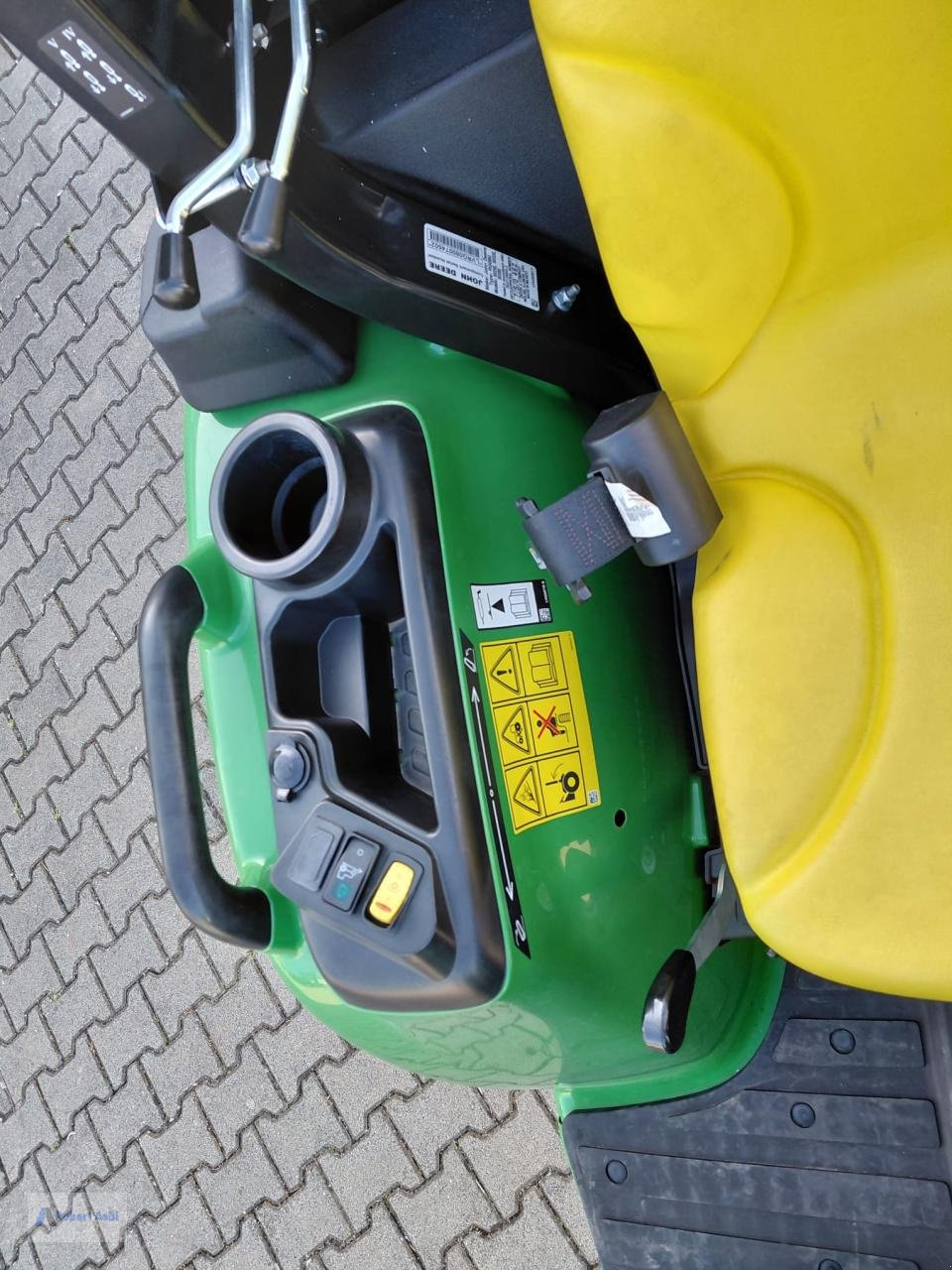 Kommunaltraktor del tipo John Deere 3025E, Neumaschine In Wittlich (Immagine 6)