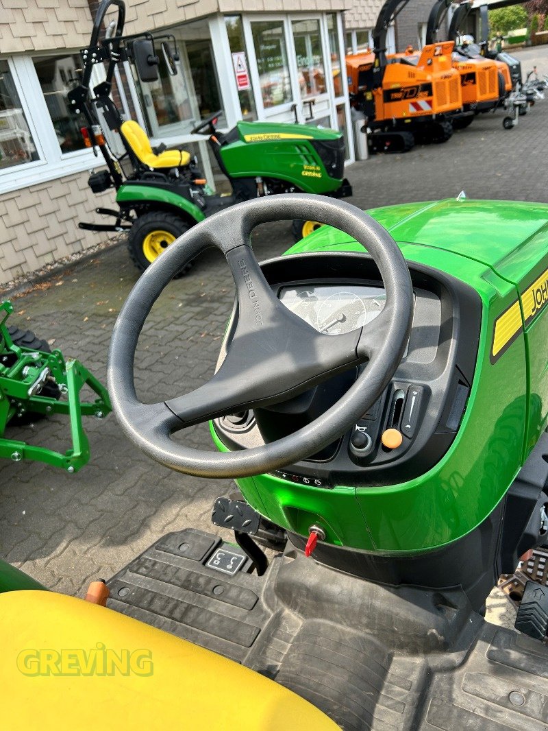 Kommunaltraktor des Typs John Deere 3025E, Neumaschine in Wesseling-Berzdorf (Bild 4)