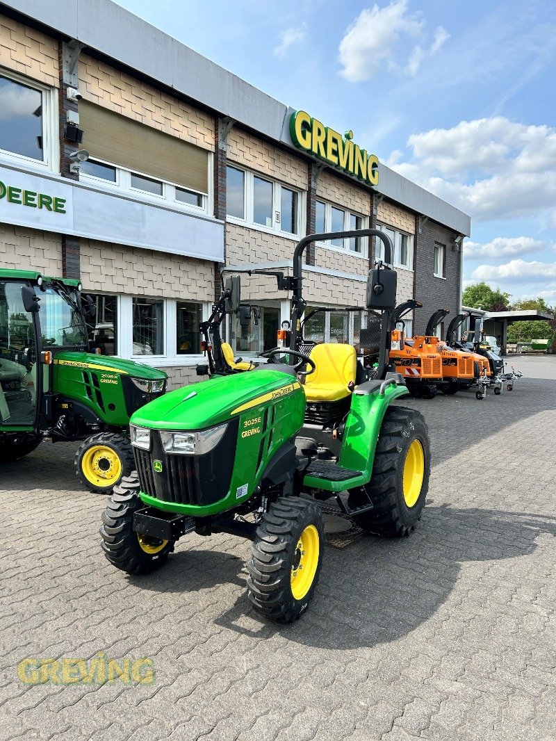 Kommunaltraktor des Typs John Deere 3025E, Neumaschine in Wesseling-Berzdorf (Bild 1)